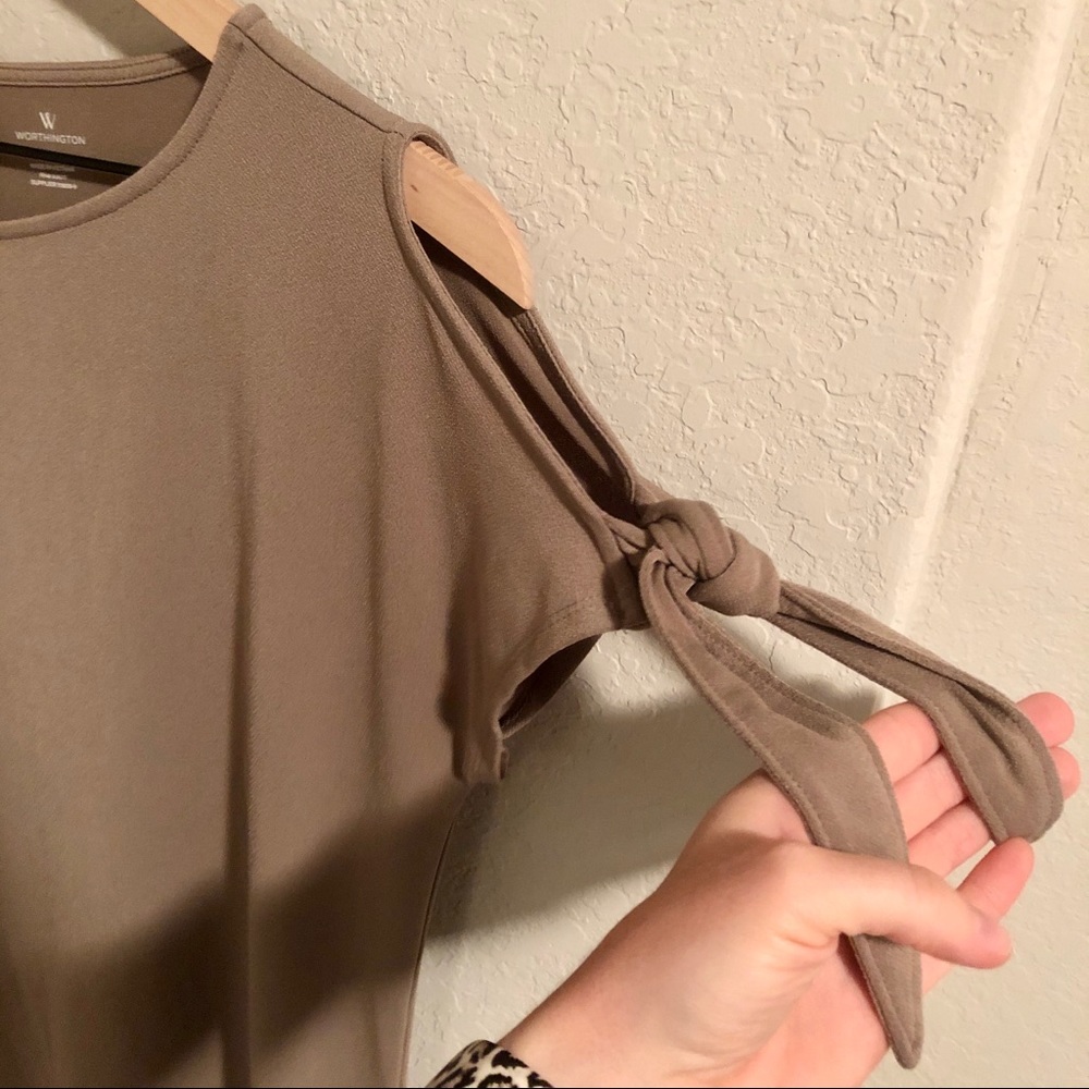Worthington Taupe Cap Sleeve Medium Blouse - Picture 3 of 4